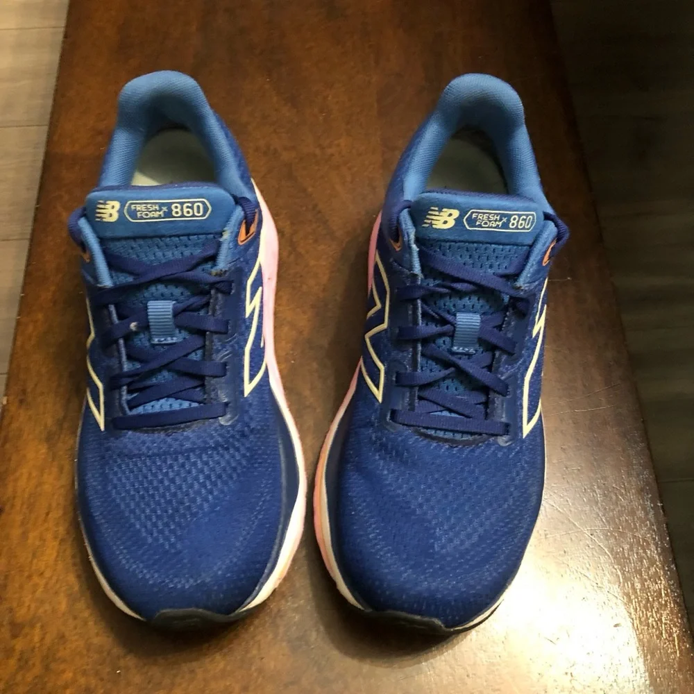 New Balance 860v14 Women’s Royal Blue Sneakers with Cream and pink accents-9.5